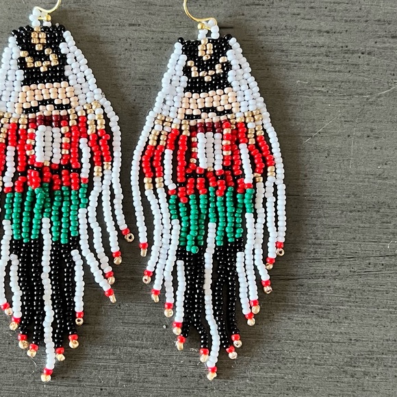 Toy Soldier Nutcracker White Red Green Seed Bead Christmas Holiday 4" Earrings - Picture 2 of 2